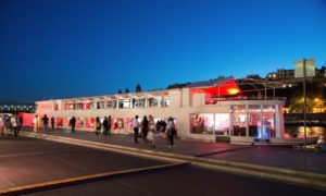 Péniche Maxims sur Seine